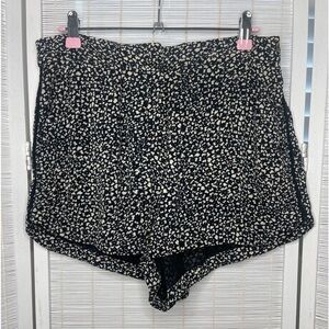 Secret Mission Floral Shorts Black Cream Viscose Side Piping Zipper Fly Size S
